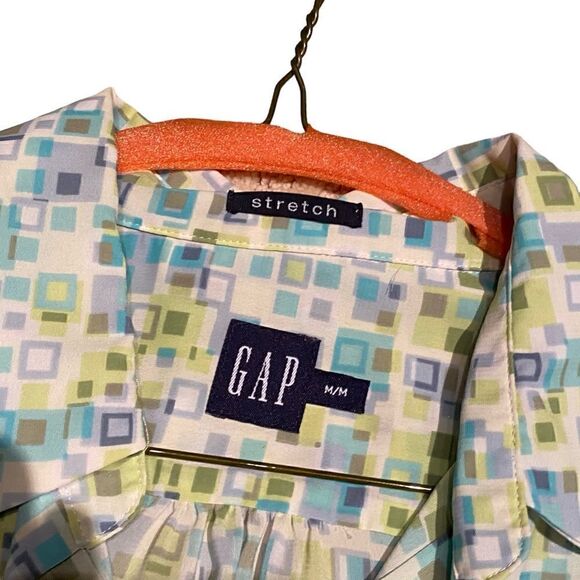 GAP Geometric Print Shirt in Shades of Green - Picture 3 of 8